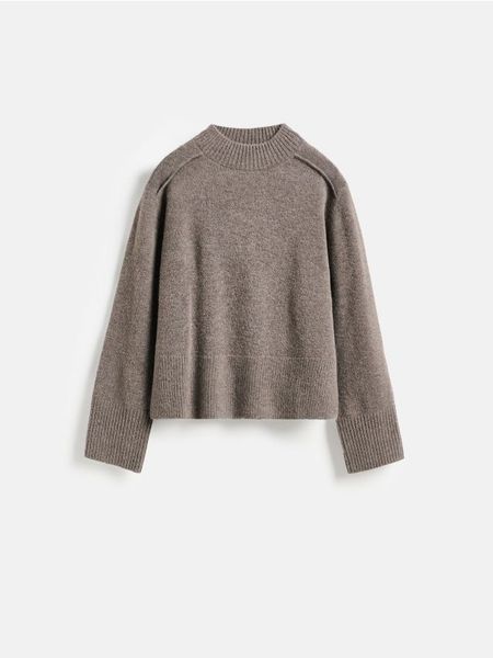 Sweter ze stójką - brązowy. Brązowe swetry damskie Reserved, l, bez wzorów, z dzianiny, bez kołnierzyka, bez ramiączek, bez kaptura. Za 129.99 zł.