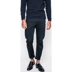G-Star Raw - Spodnie. Spodnie materiałowe męskie G-Star Raw. W wyprzedaży za 269.90 zł.