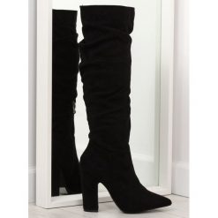 Kozaki na obcasie czarne SY48P Black. Czarne kozaki damskie ButyModne, z futra, bez obcasa, na obcasie. W wyprzedaży za 139.00 zł.