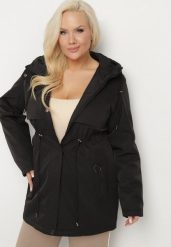 Czarna Kurtka Dwustronna Parka z Kapturem Lannaria. Czarne kurtki damskie Born2be, plus size, bez wzorów, z kapturem. Za 259.99 zł.