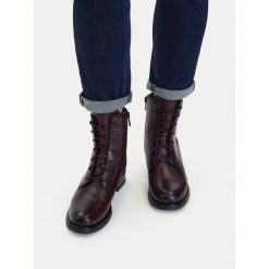 Trzewiki Lasocki. Czerwone botki damskie Lasocki, bez obcasa, na płaskiej podeszwie, bez zapięcia. Za 269.99 zł.