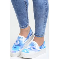 Niebieskie Slip On Flower. Trampki i tenisówki damskie marki bonprix. Za 39.99 zł.