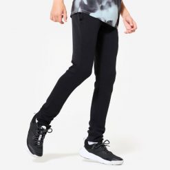Spodnie dresowe dla dzieci Domyos. Czarne spodnie sportowe dla chłopców DOMYOS, bez wzorów, z bawełny, sportowe, na jogę i pilates. Za 69.99 zł.