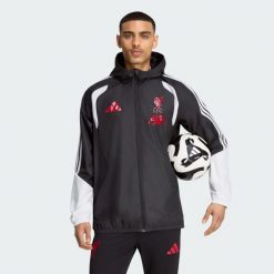 Kurtka Liverpool FC 26/27 Tiro All Weather. Czarne kurtki męskie Adidas, uniwersalny, bez wzorów, z materiału, do piłki nożnej. Za 439.00 zł.