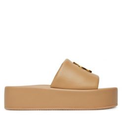 Klapki Badura. Brązowe klapki damskie Badura, bez wzorów, bez obcasa. Za 239.99 zł.