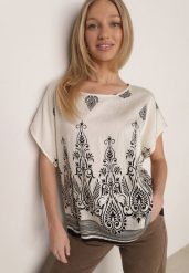 Czarna Wiskozowa Bluzka z Etnicznym Wzorem Melloshell. Czarne koszule damskie Born2be, na lato, l, bez wzorów, z materiału, casualowe, bez kołnierzyka, plus size, bez ramiączek. Za 49.99 zł.