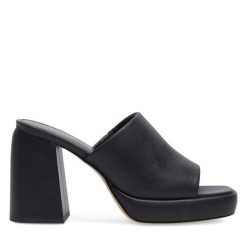 Klapki Jenny Fairy. Czarne klapki damskie Jenny Fairy, bez wzorów, bez obcasa. Za 83.99 zł.