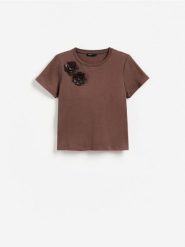 T-shirt z ozdobnymi aplikacjami - ciemnobrązowy. Brązowe t-shirty damskie Reserved, l, z aplikacjami, z bawełny, bez kołnierzyka. Za 79.99 zł.