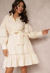 Beżowa Koszulowa Sukienka z Perłowymi Guzikami i Koronkowymi Wstawkami Shyanne. Brązowe sukienki damskie Renee, l, bez wzorów, z koronki, vintage, bez kołnierzyka, bez ramiączek, midi, koszulowe. Za 199.99 zł.