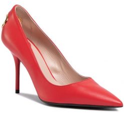 Szpilki LOVE MOSCHINO. Czerwone szpilki damskie Love Moschino, bez wzorów, bez obcasa, bez zapięcia. Za 1,399.00 zł.