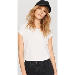 Gładki t-shirt - Biały. Białe t-shirty damskie Reserved. Za 19.99 zł.