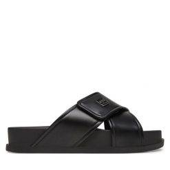 Klapki Armani Exchange. Czarne klapki damskie Armani Exchange, bez wzorów, bez obcasa. Za 389.99 zł.
