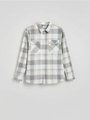 Koszula regular fit w kratę - szary. Szare koszule męskie Reserved, l, bez wzorów, z bawełny, bez kołnierzyka, bez ramiączek. W wyprzedaży za 79.99 zł.
