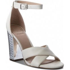 Sandały GUESS - Briana FLIAN1 LEA03 CREAM. Klapki damskie marki Guess. W wyprzedaży za 349.00 zł.