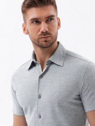 Dzianinowa męska koszula slim fit z krótkim rękawem i kołnierzykiem – szara V5. Szare koszule męskie Ombre Clothing, m, bez wzorów, z bawełny, eleganckie, bez kołnierzyka, bez ramiączek. W wyprzedaży za 49.99 zł.