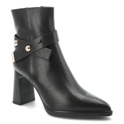 Botki damskie Artiker o eleganckim fasonie z ozdobnymi paskami ze złotymi detalami i stabilnym obcasem typu słupek czarne, 59C1284 Black. Czarne kozaki damskie Artiker, bez obcasa, na słupku. Za 329.00 zł.