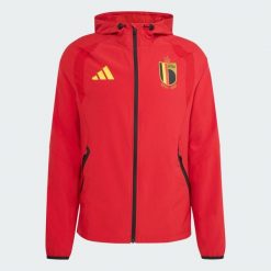 Kurtka wiatrówka Belgia Tiro Travel z suwakiem na całej długości. Czerwone kurtki męskie Adidas, bez wzorów, sportowe, bez kaptura. Za 399.00 zł.