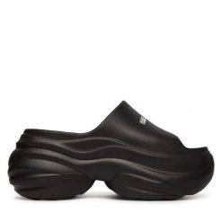 Klapki KARL LAGERFELD. Czarne klapki damskie KARL LAGERFELD, bez wzorów, bez obcasa. Za 421.99 zł.