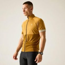 Koszulka Dare 2B Protraction III. Żółte buty sportowe męskie Dare 2b, bez zapięcia, rowerowe. W wyprzedaży za 139.99 zł.