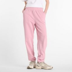 Spodnie damskie New Balance WP41500PTF – różowe. Czerwone spodnie dresowe damskie New Balance, xs, bez wzorów, z bawełny. Za 169.99 zł.