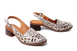 ARTIKER RELAKS 58C2114 beżowy, czółenka damskie. Brązowe czółenka damskie Artiker Relaks, bez wzorów, z gumy, bez obcasa, na obcasie, bez zapięcia. Za 274.90 zł.