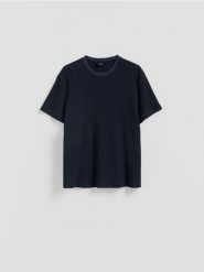 Ażurowy t-shirt comfort - granatowy. Niebieskie t-shirty męskie Reserved, l, w ażurowe wzory, z bawełny, bez kołnierzyka. Za 79.99 zł.