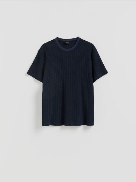 Ażurowy t-shirt comfort - granatowy. Niebieskie t-shirty męskie Reserved, l, w ażurowe wzory, z bawełny, bez kołnierzyka. Za 79.99 zł.