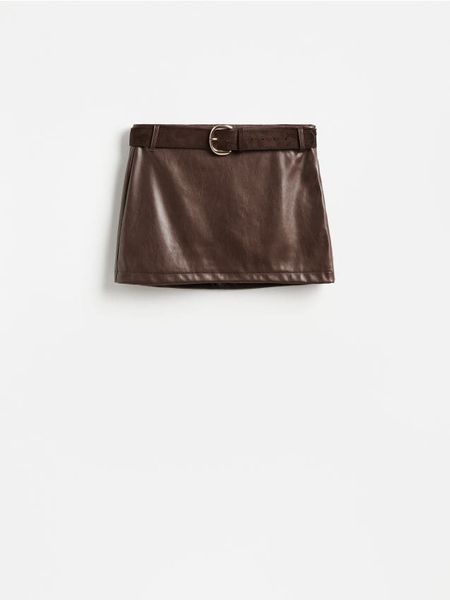Spódnica mini z imitacji skóry - ciemnobrązowy. Brązowe spódnice damskie Reserved, l, bez wzorów, ze skóry, mini, trapezowe. Za 109.99 zł.