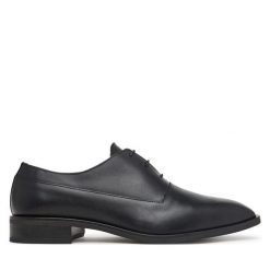 Półbuty Calvin Klein. Czarne eleganckie półbuty Calvin Klein, wizytowe, bez zapięcia. Za 649.99 zł.