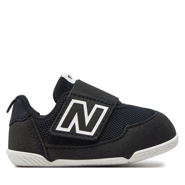 Sneakersy New Balance. Czarne trampki i tenisówki chłopięce New Balance, bez wzorów, bez zapięcia. Za 149.99 zł.