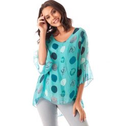 Koszulka w kolorze turkusowym. T-shirty damskie marki 100% Soie, w kropki, klasyczne, z asymetrycznym kołnierzem. W wyprzedaży za 130.95 zł.
