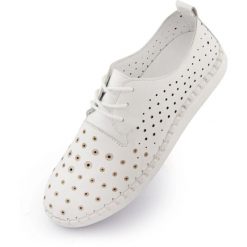 Damskie Skórzane Buty Letnie Nell Białe. Białe sandały damskie ENELL, bez wzorów, bez obcasa, bez zapięcia. Za 313.99 zł.