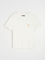 Bawełniana koszulka z krótkim rękawem i błyszczącą aplikacją - kremowy. Białe t-shirty damskie Sinsay, l, z aplikacjami, z bawełny, bez kołnierzyka. Za 25.99 zł.