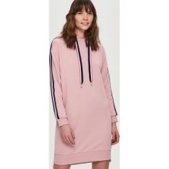 Sukienka w formie bluzy - Różowy. Bluzy damskie Sinsay. Za 59.99 zł.