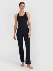 4F Legginsy do jogi i pilatesu z rozszerzanymi nogawkami damskie - czarne L. Czarne legginsy damskie 4f, l, bez wzorów, z dzianiny, z podwyższonym stanem, na fitness i siłownię. W wyprzedaży za 149.99 zł.