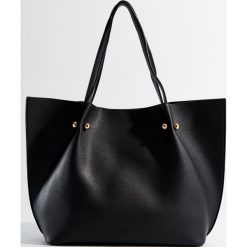 Torba shopper z kosmetyczką - Czarny. Torebki shopper damskie marki Mohito. W wyprzedaży za 59.99 zł.