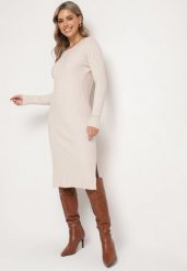 Jasnobeżowa Sukienka Sweterkowa z Wiskozą Ozdobiona z Boku Rozcięciami Ninnoriel. Brązowe sukienki damskie Born2be, na co dzień, s, bez wzorów, z wiskozy, eleganckie, bez kołnierzyka, bez ramiączek, midi, proste. Za 84.99 zł.