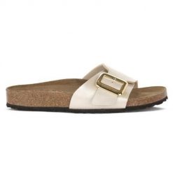 Klapki damskie Birkenstock Catalina. Białe klapki damskie Birkenstock, bez wzorów, z materiału, bez obcasa. Za 708.00 zł.