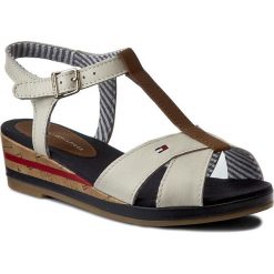 Sandały TOMMY HILFIGER - Kristin 9A FG0FG00051 Whisper White 016. Sandały damskie marki Tommy Hilfiger. W wyprzedaży za 179.00 zł.