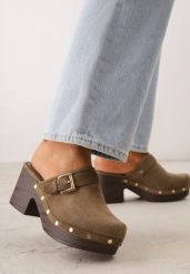 Zielone Klapki Chodaki na Słupku z Cholewką z Nitami i Paskiem z Klamerką Jinnor. Zielone klapki damskie Renee, w ażurowe wzory, boho, bez obcasa, na obcasie. Za 99.99 zł.