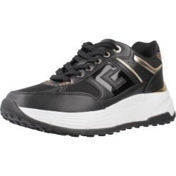 Buty GUESS FLTFON FAB12 Czarny. Czarne obuwie sportowe damskie Guess, z aplikacjami, z syntetyku, trekkingowe. Za 637.62 zł.