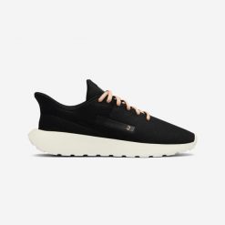 Buty sportowe damskie Decathlon KLNJ Be Essential. Czarne obuwie sportowe damskie Decathlon, bez wzorów, z poliesteru, trekkingowe. Za 79.99 zł.