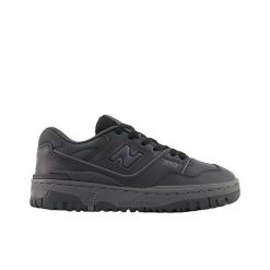 Buty Chłopak New Balance 550 czarny. Czarne buty sportowe chłopięce New Balance, bez wzorów, bez zapięcia, trekkingowe. Za 399.00 zł.