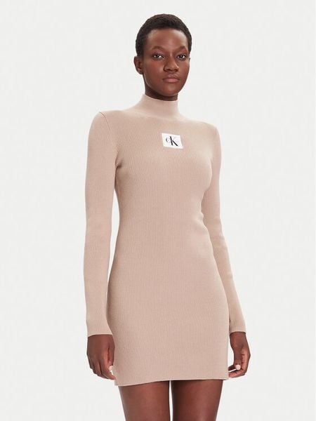 Calvin Klein Jeans Sukienka codzienna LV047D308G Beżowy Slim Fit. Brązowe sukienki damskie Calvin Klein Jeans, na co dzień, l, bez wzorów, z bawełny, bez kołnierzyka, bez ramiączek, proste. Za 319.99 zł.