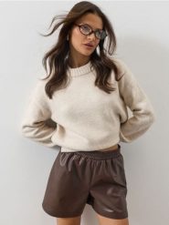 Szorty z imitacji skóry - brązowy. Brązowe szorty damskie Sinsay, l, bez wzorów, ze skóry. Za 39.99 zł.
