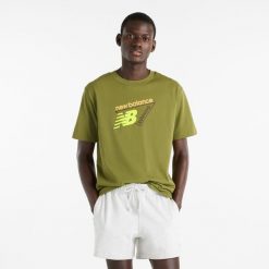 Koszulka męska New Balance MT61N1YVGEE – zielona. Zielone koszulki sportowe męskie New Balance, m, bez wzorów, z materiału, bez kołnierzyka, bez ramiączek. Za 179.99 zł.