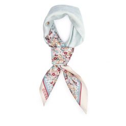 Apaszka Guess. Niebieskie szaliki i chusty damskie Guess, z aplikacjami. Za 154.99 zł.
