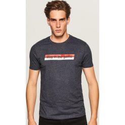 T-shirt Stay in the game - Granatowy. T-shirty męskie marki Giacomo Conti. W wyprzedaży za 29.99 zł.