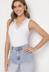 Biały Bawełniany Top Ozdobiony Koronką przy Dekolcie Marithiel. Białe bluzki damskie Born2be, na lato, l, bez wzorów, z bawełny, eleganckie, bez kołnierzyka, bez ramiączek. Za 19.99 zł.
