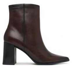 Botki Tamaris. Czerwone botki damskie Tamaris, bez obcasa, na słupku, bez zapięcia. Za 469.99 zł.